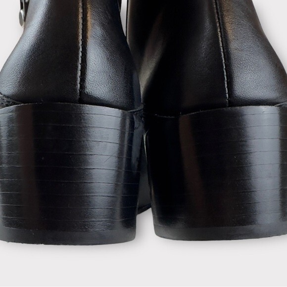 Donald J. Pliner Dante Zippered Black Leather
Booties in 7M -Like New - Picture 10 of 11